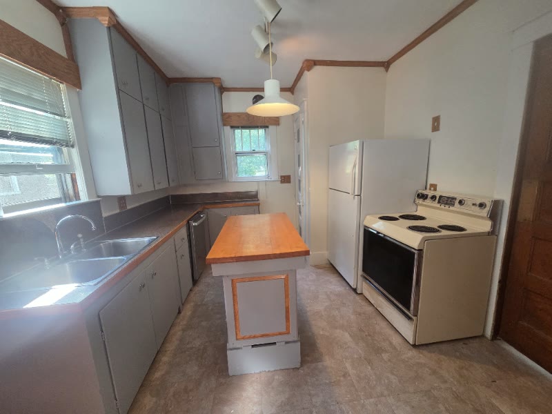 Kitchen of the N Oakley St home in Saginaw, MI